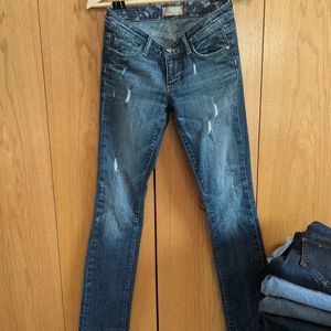 Paige distressed skyline women's skinny jeans. sz 25 waist